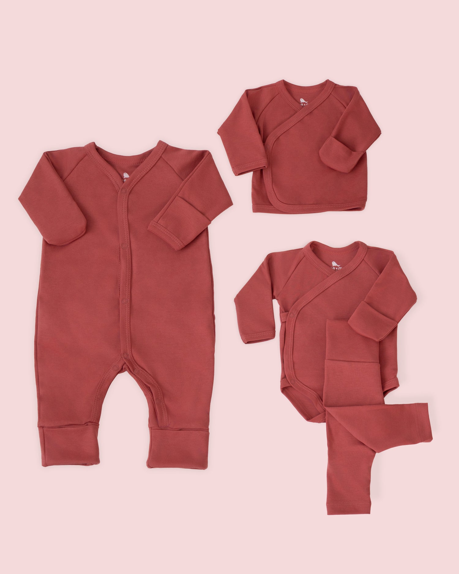 Set Esenciales en color Rojo Arcilla set de regalo para bebe